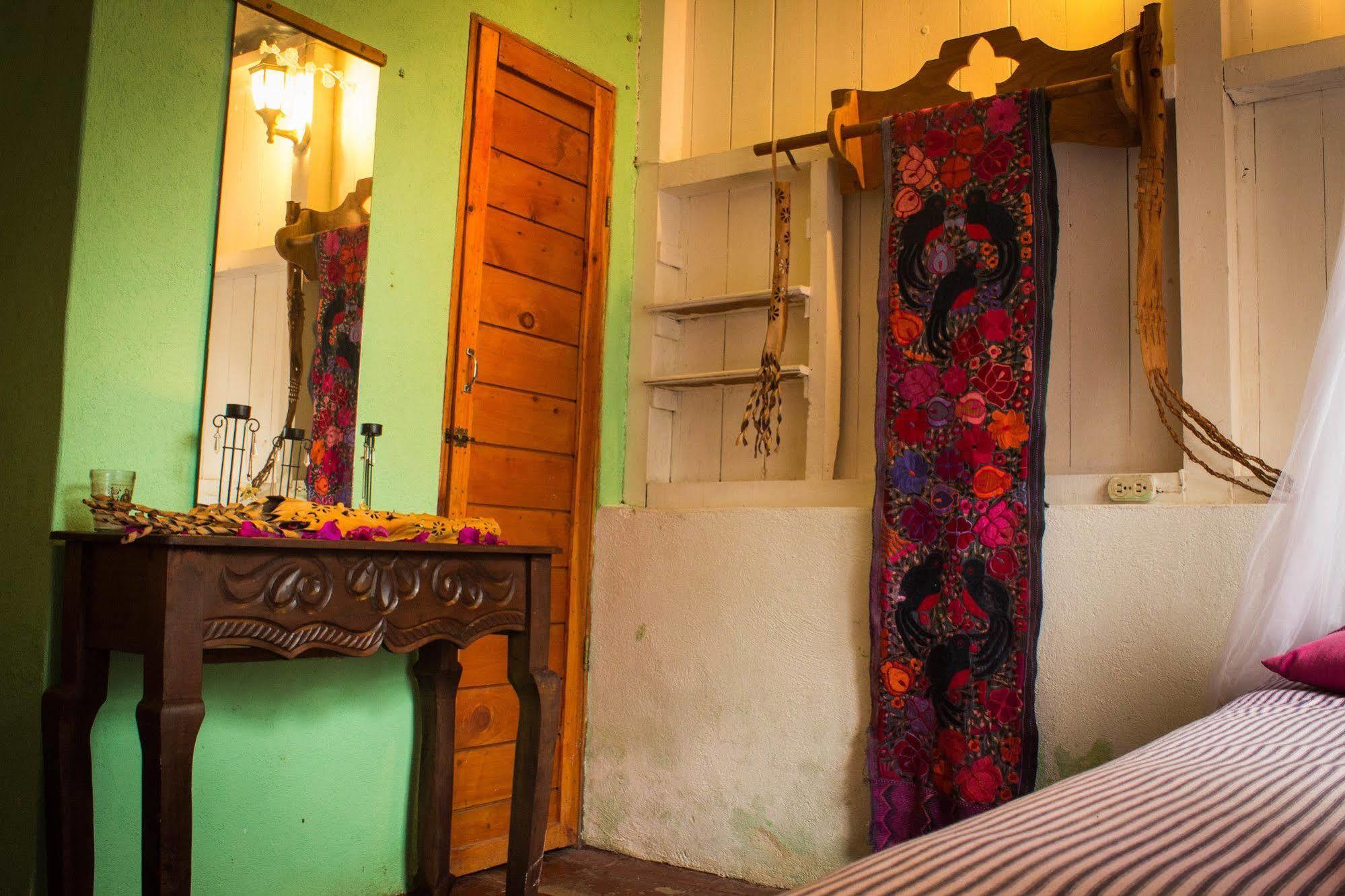 Hotel Y Restaurante La Casa Rosa Santa Cruz La Laguna Esterno foto
