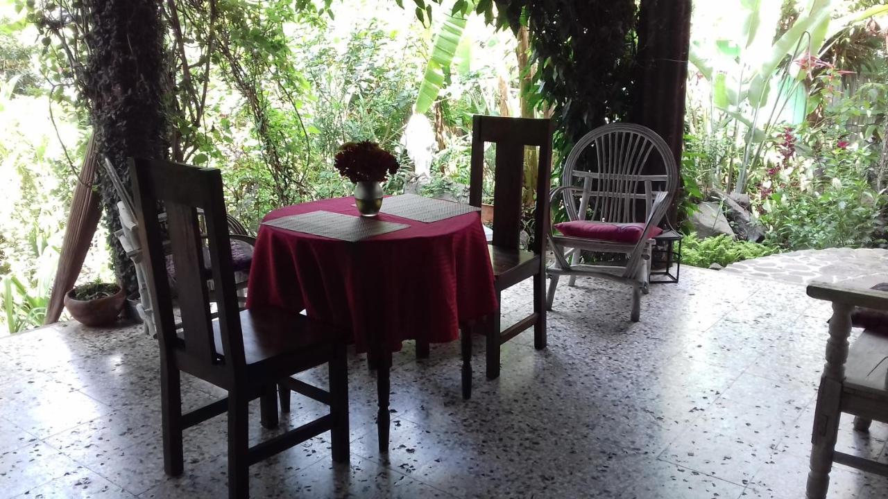 Hotel Y Restaurante La Casa Rosa Santa Cruz La Laguna Esterno foto